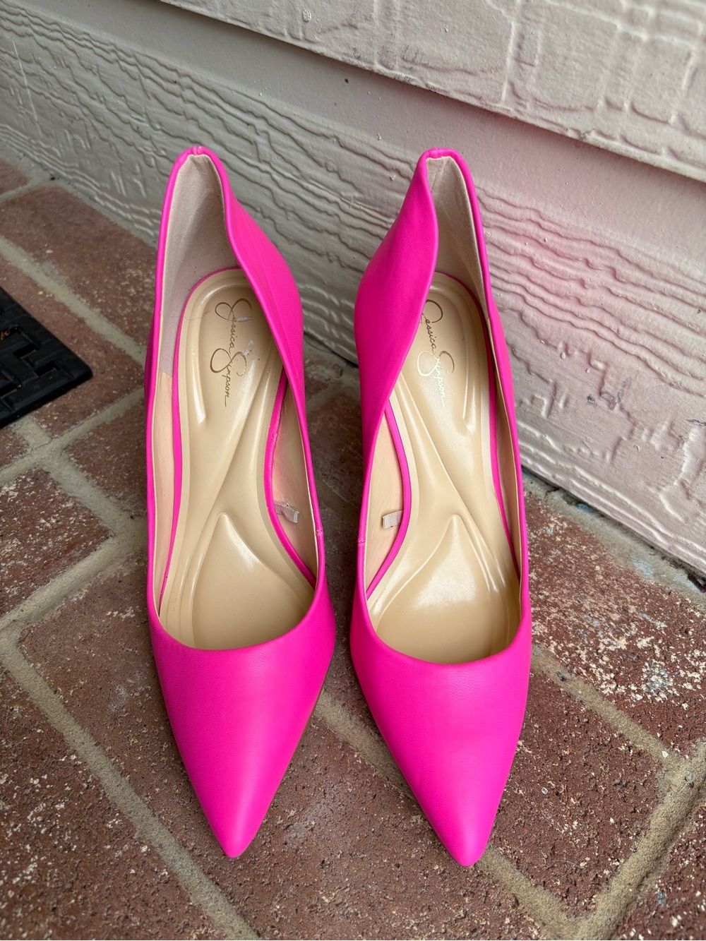 Jessica Simpson Bright Pink Pointed Toe Pumps - Picture 2 of 6